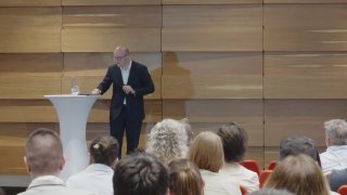 10. A láthatatlan nem döntés - Ungvári Péter